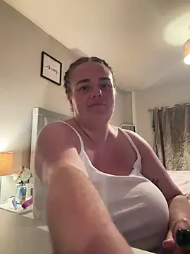 Bustygem_ webcam
