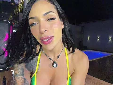 LunahMiller webcam