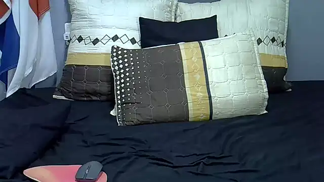 DivineEbonyGrace webcam