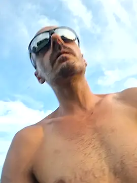 daddyandsplashqueen (Ask my age) - Flash titties