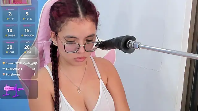 Maddy_red_ webcam