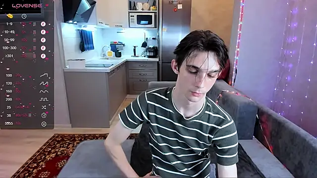 Aaron_Boom live cam on StripChat