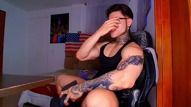 DennisWalkerr live cam on StripChat