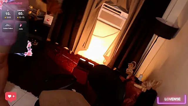IamRaeganDolls69 live cam on StripChat