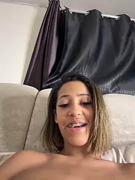 vicky_bass_ live cam on StripChat