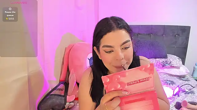 Kylie2211 webcam