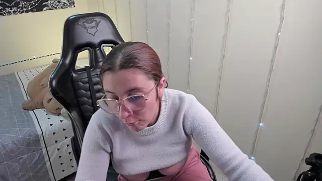 Fernanda__ live cam on StripChat