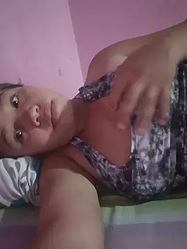 Pervertida15 live cam on StripChat