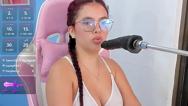 Maddy_red_ webcam