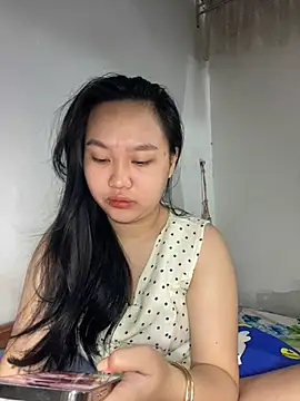 Almira6868 live cam on StripChat