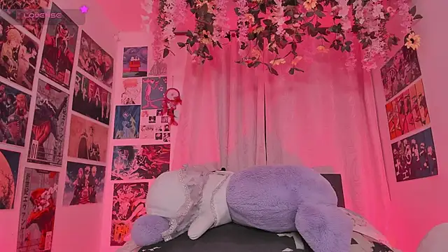 MissCurvyTop webcam