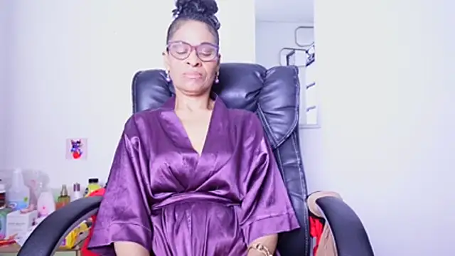 Aries_Mature webcam