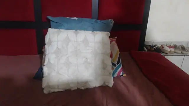 MaximTease24 webcam
