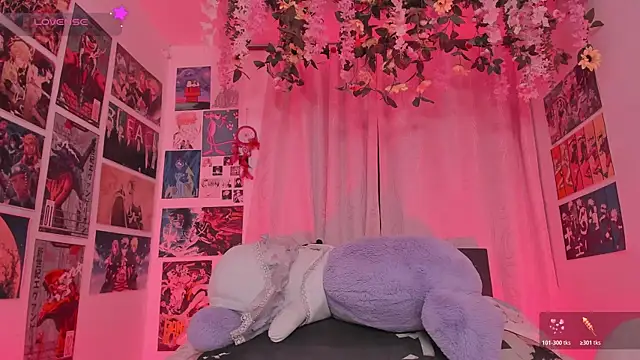 MissCurvyTop webcam