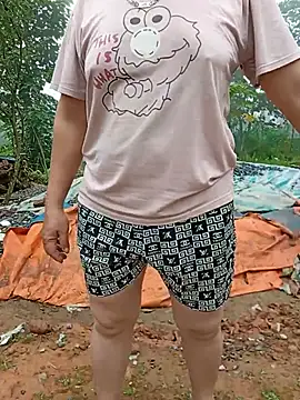 tuyet-nhi webcam