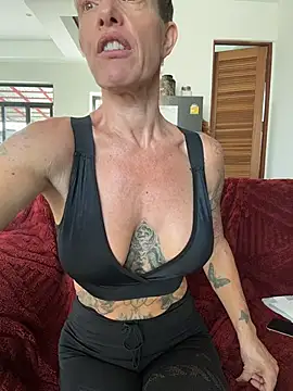 mommyselenafit_ webcam