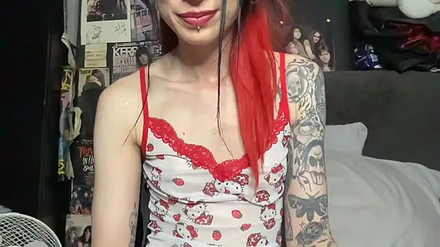 MissMidnightUK webcam
