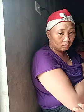 NyloveSquirt live cam on StripChat