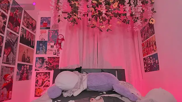 MissCurvyTop webcam