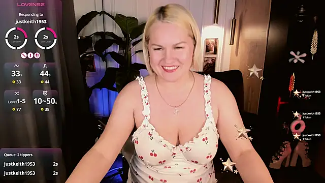 YolandaKiss live cam on StripChat