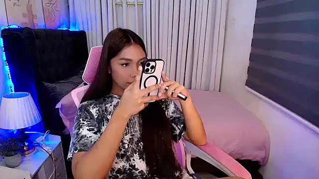 fuckingnaughtyjade live cam