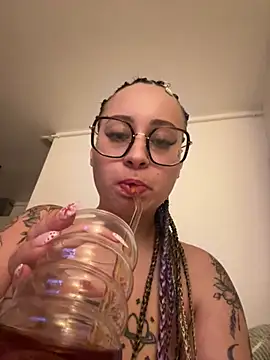 queenlo_xxx webcam