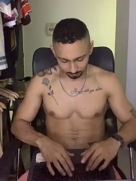 NicolasChest_xxx