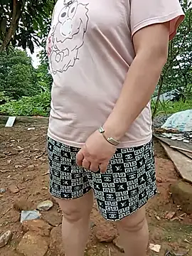 tuyet-nhi webcam