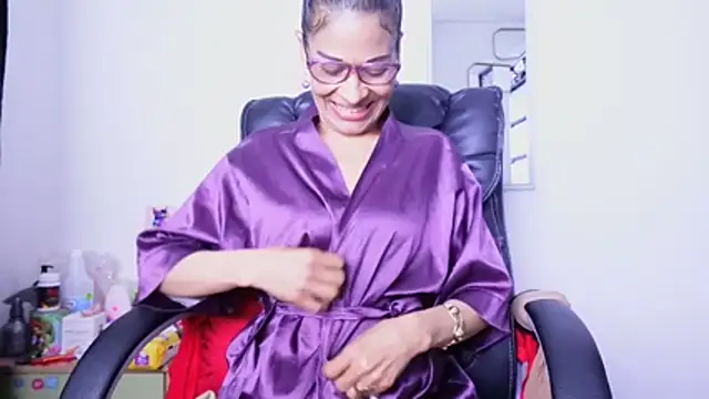Aries_Mature webcam