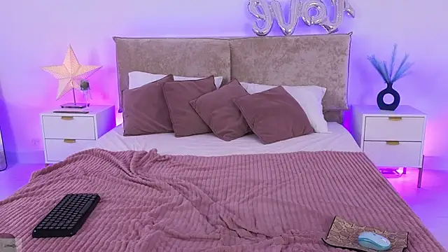 Jules_night live cam