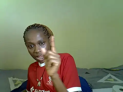 Pearl_petite webcam