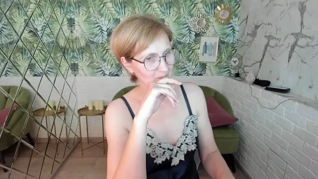 Paris_Cherry live cam on StripChat