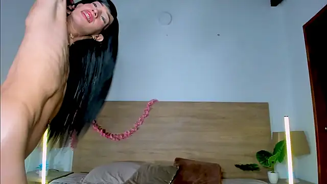 LaraRous webcam