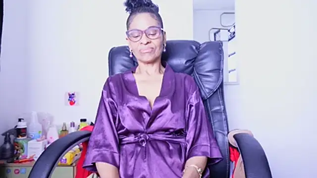 Aries_Mature webcam