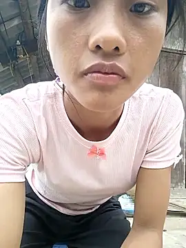 Hoa-tuylip live cam on StripChat