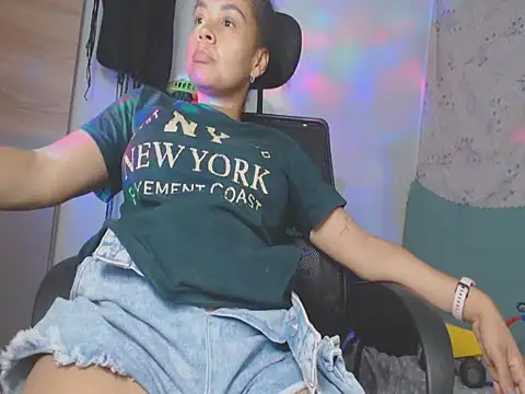 shayna_cute live cam on StripChat