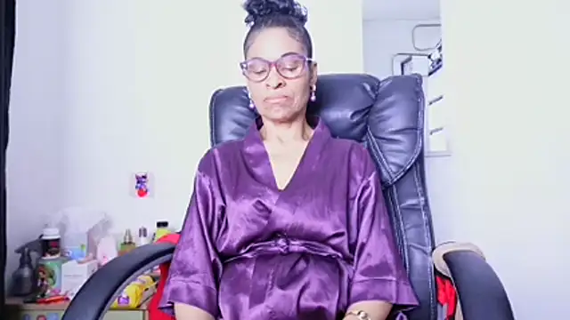 Aries_Mature webcam