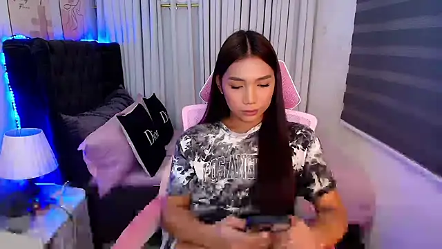 fuckingnaughtyjade live cam