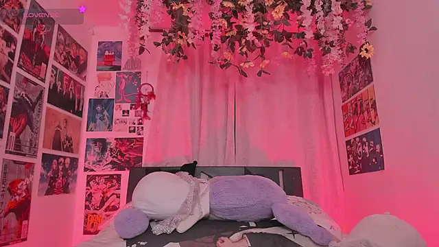 MissCurvyTop webcam