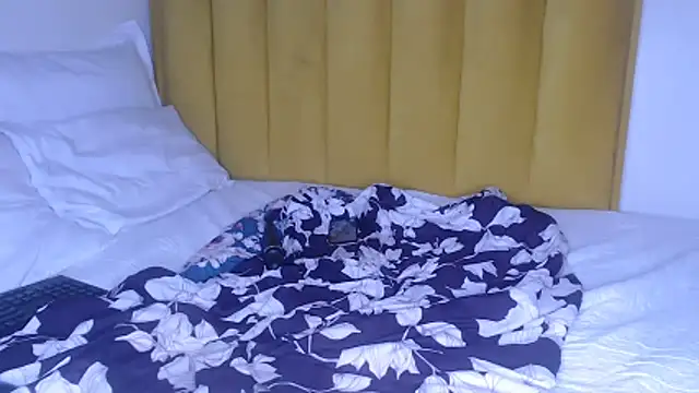 Bella_2025 webcam
