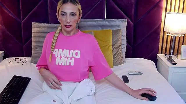 AlexaBarnes webcam