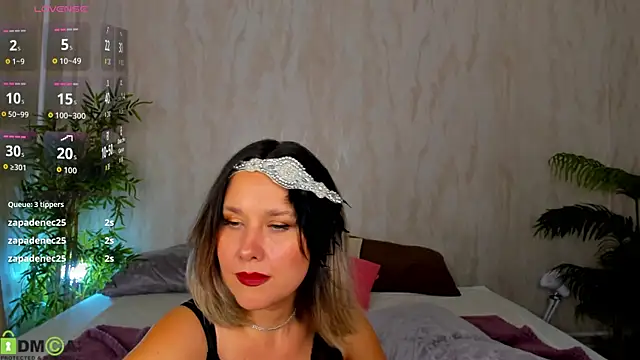 Nikki_Mi1k webcam