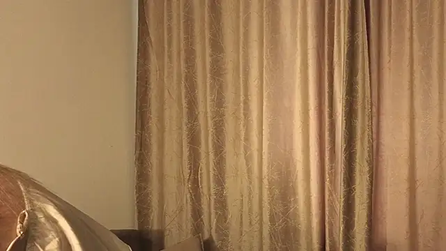 CaroleeIlle webcam
