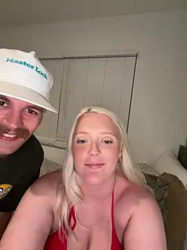 Blondebarbie21 webcam