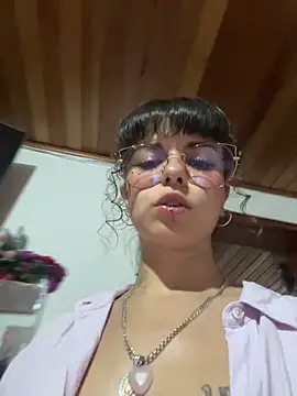 VioletaSubmissive live cam on StripChat