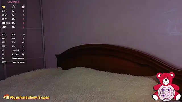 antonelaameli (F teen) - flash boobs