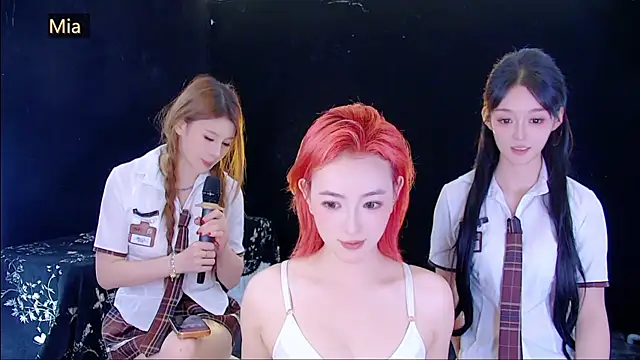 MiNi-U live sex cam