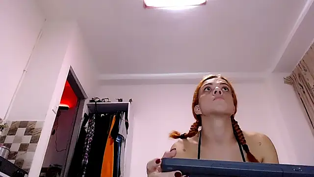 saara_johnson496 webcam