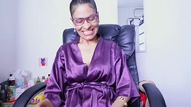 Aries_Mature webcam