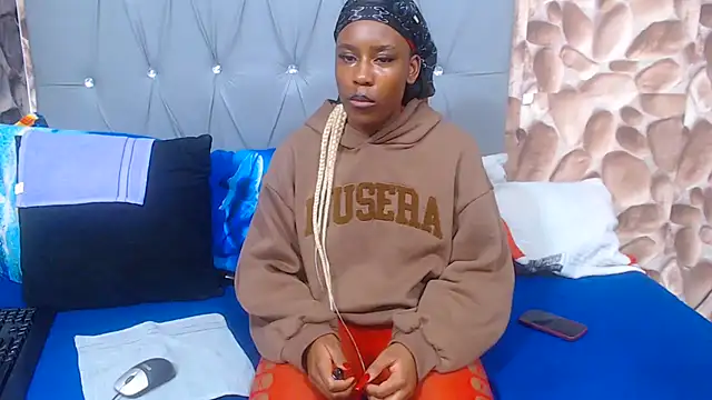 BeautyInBlackX live cam on StripChat